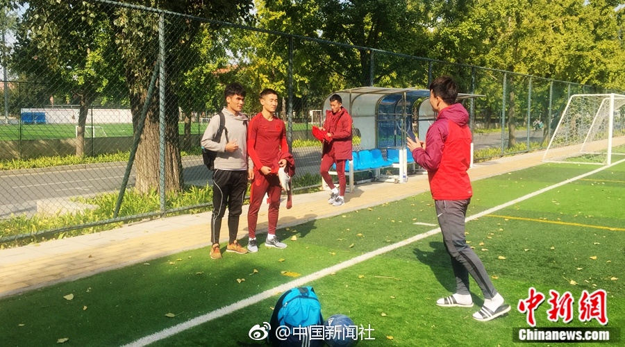 十五运会男篮资格赛成年组比赛打响