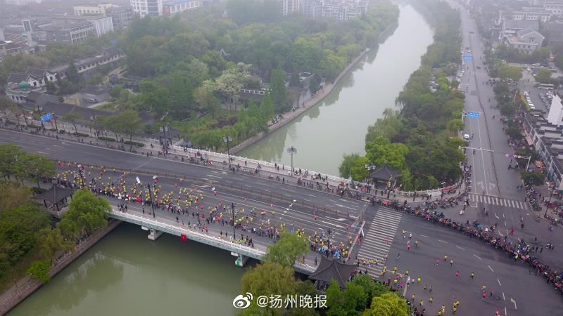 曼城ai创意图：哈兰德变篮球健将，格拉利什试水橄榄球