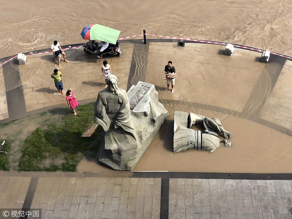 阿邦拉霍：阿莫林是曼联合适的主教练人选，他需带来自己的风格