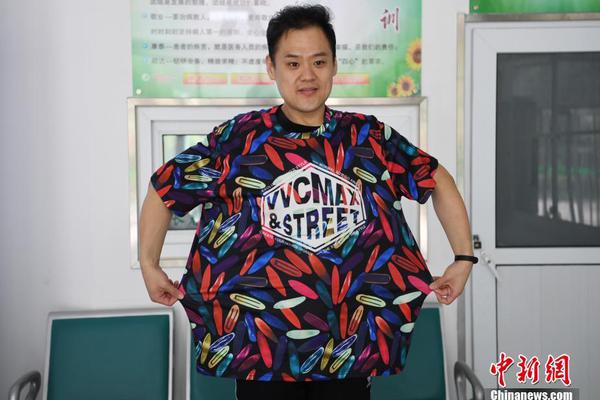 内维尔：滕哈格做得非常出色，4个月前不相信曼