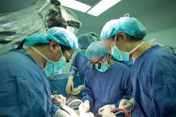 b费本场数据：2次关键传球，0射门，6次对抗仅1次成功