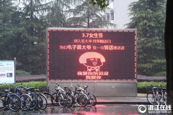 主持人:曼联球员若想破除谣言 只需展现凝聚力