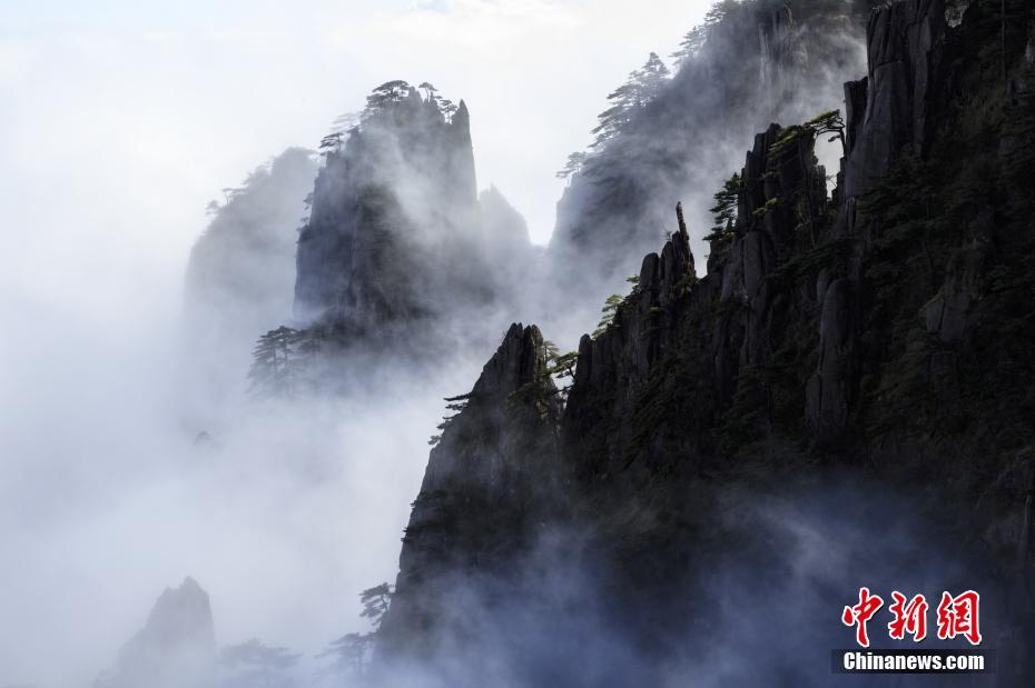 罗伯逊染红利物浦十人苦战，2